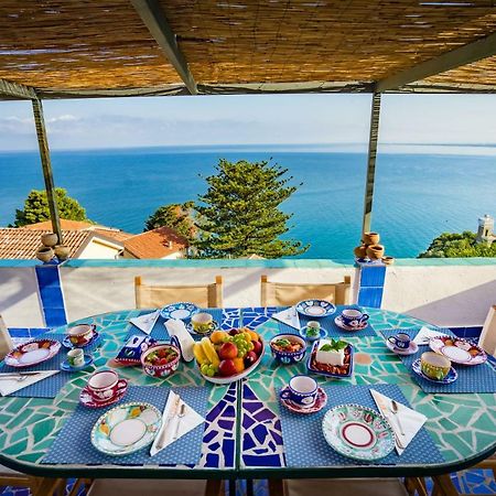 Borgo Dei Saraceni - Domus Indomita Bed & Breakfast Агрополи Екстериор снимка
