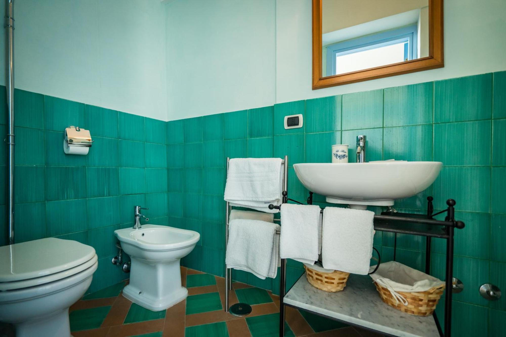 Borgo Dei Saraceni - Domus Indomita Bed & Breakfast Агрополи Екстериор снимка