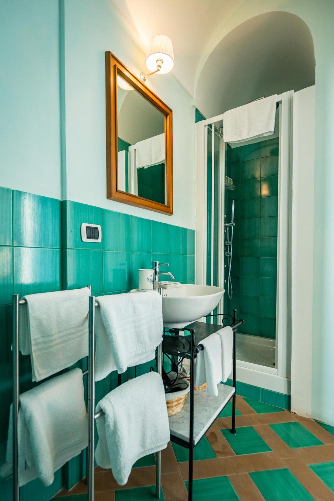Borgo Dei Saraceni - Domus Indomita Bed & Breakfast Агрополи Екстериор снимка
