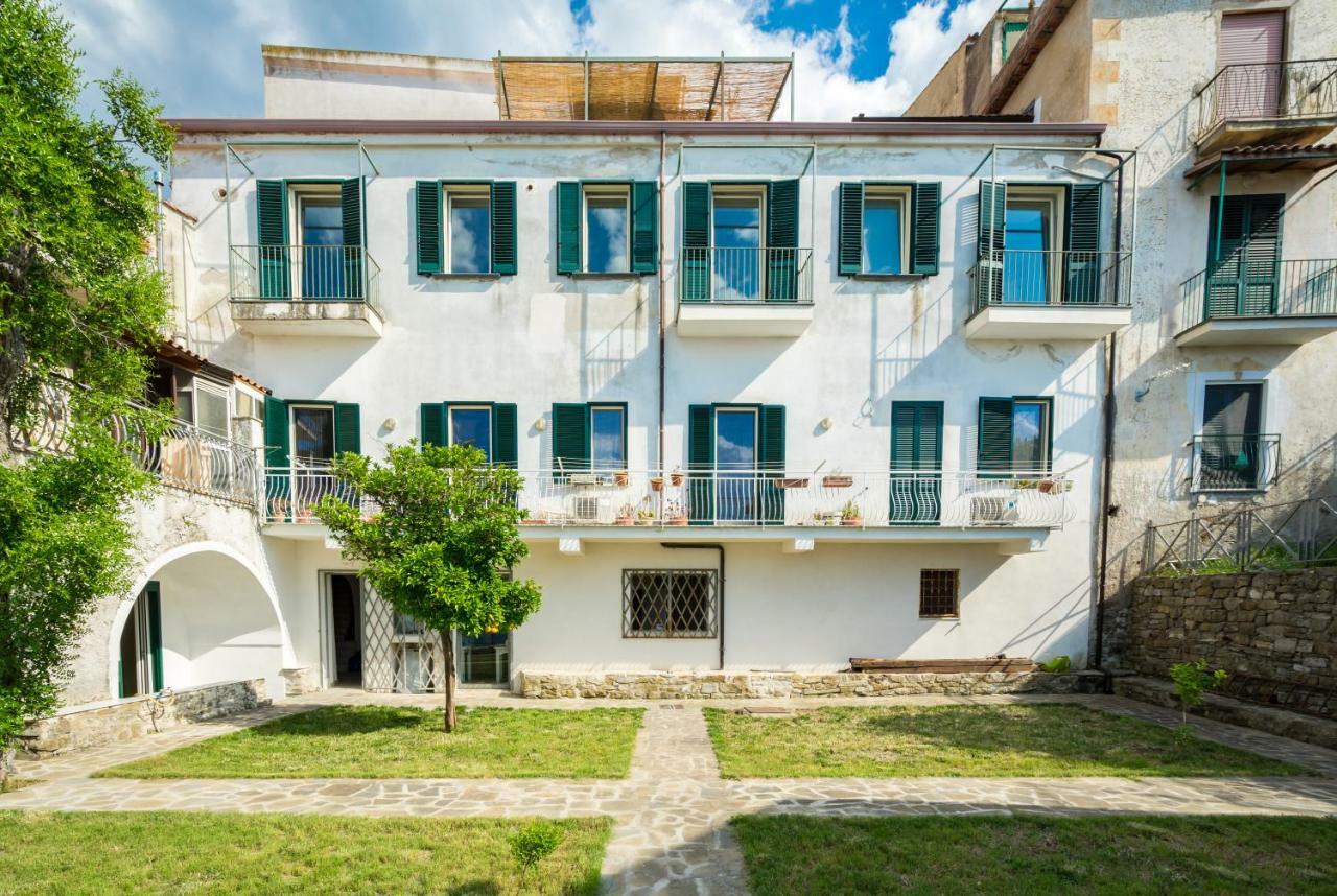 Borgo Dei Saraceni - Domus Indomita Bed & Breakfast Агрополи Екстериор снимка