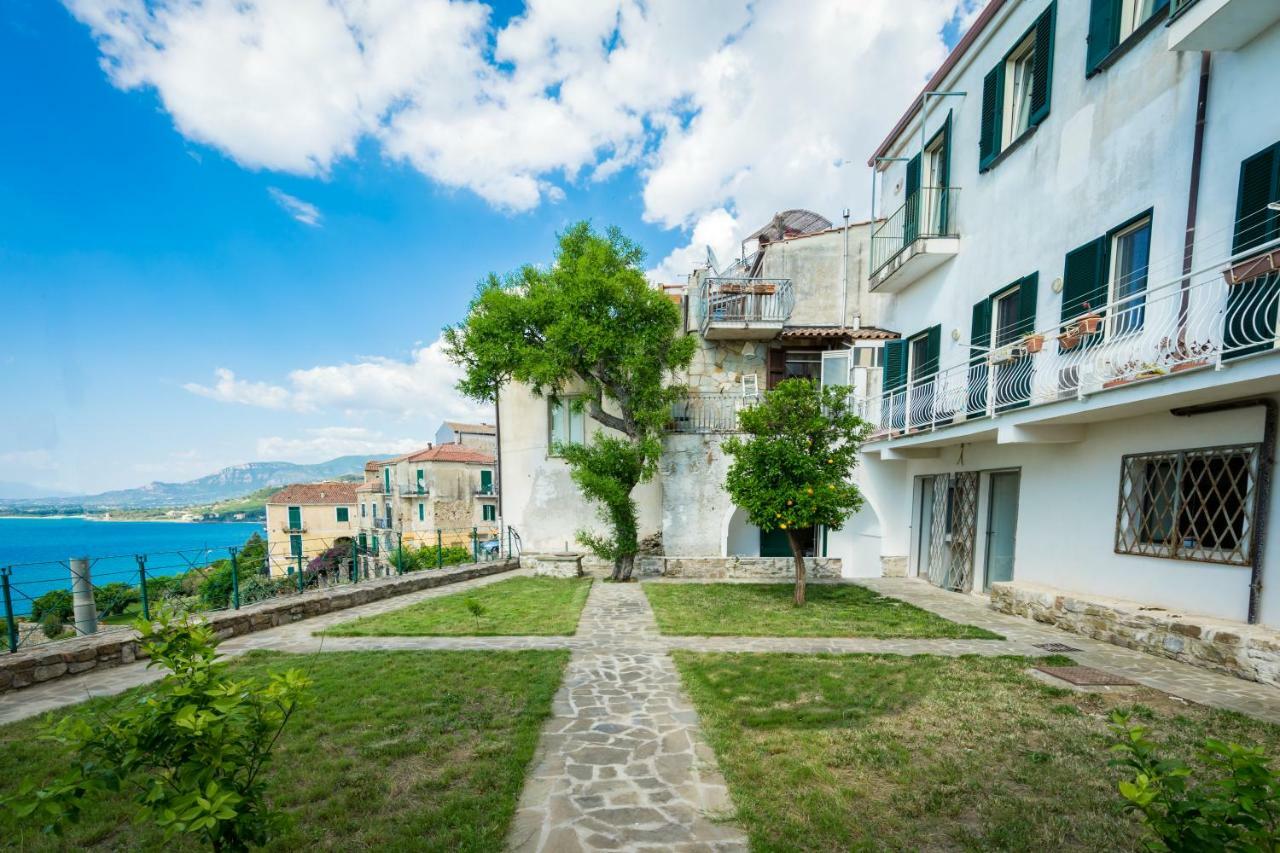 Borgo Dei Saraceni - Domus Indomita Bed & Breakfast Агрополи Екстериор снимка