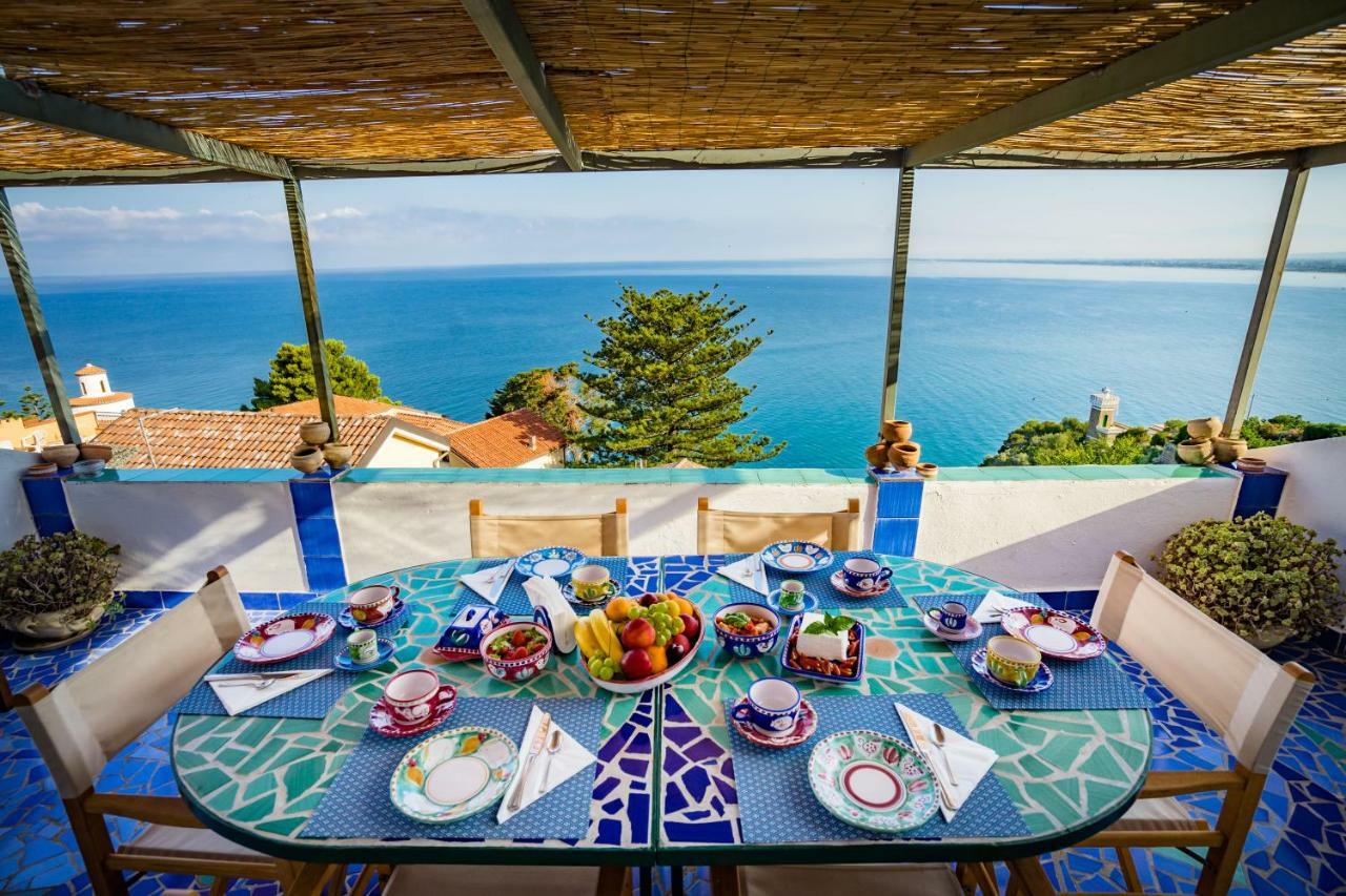 Borgo Dei Saraceni - Domus Indomita Bed & Breakfast Агрополи Екстериор снимка