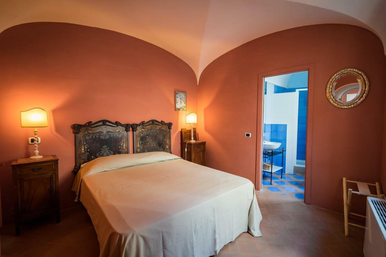 Borgo Dei Saraceni - Domus Indomita Bed & Breakfast Агрополи Екстериор снимка